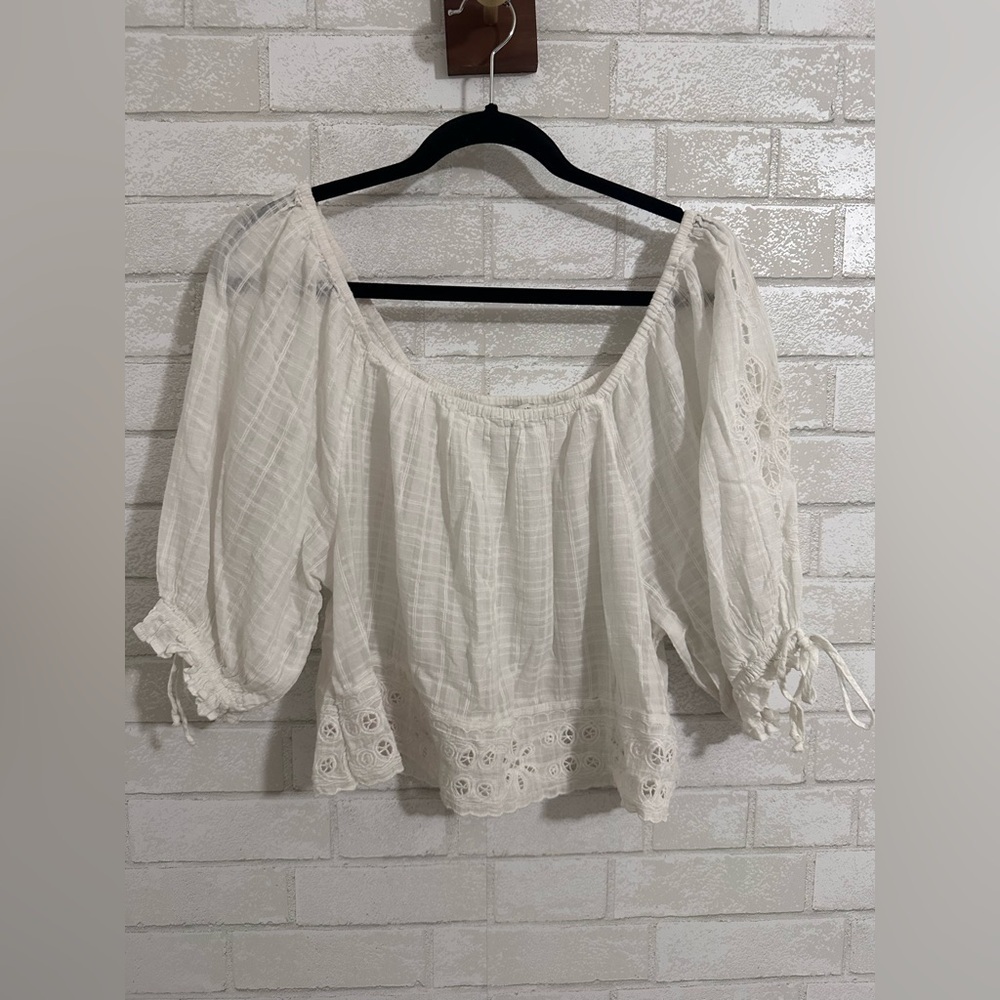 American Eagle white off-shoulder peasant blouse embroidered lace accent M #1203